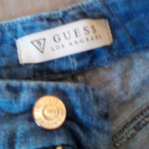 Unique Guess Jean skirt - Picture 3 of 7